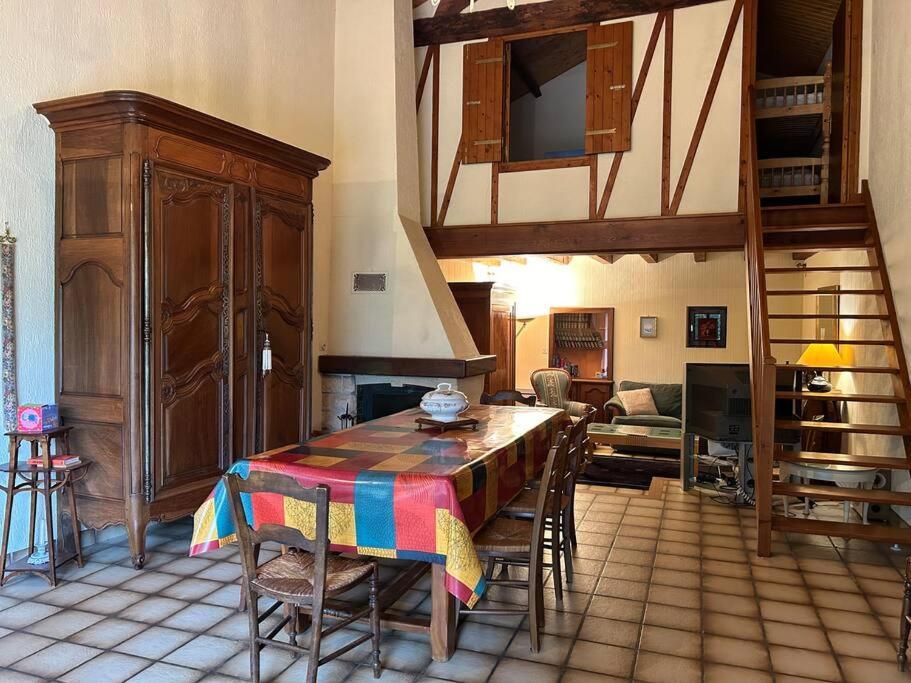 Maison Paisible Avec Lac Prive Secondigny エクステリア 写真